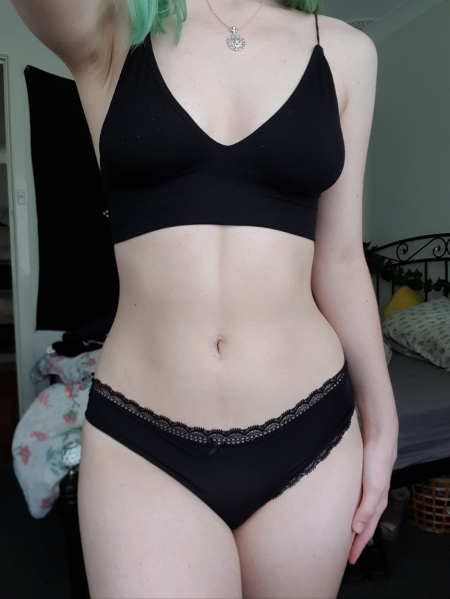 chokedbarbie:i fucking love my curves ⭐Onlyfans | Twitter | Instagram