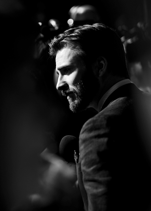chriservans: 175 of 699 pictures that prove that Chris Evans is hot as hell.