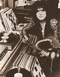 soundsof71:  Marc Bolan, looking mighty glammy, with Bob Dylan’s Greatest Hits Vol. II, released November 17, 1971. 