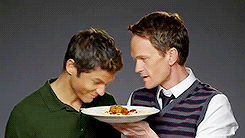 awaywithpixie:  matchingvnecks: Neil Patrick Harris and David Burtka reenact the spaghetti scene from Lady and the Tramp  This  has to be the cutest and most adorable thing in history. Ever. 