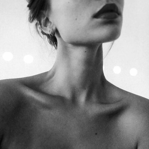 sofaki50077: She looks so delicate and fragile