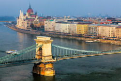 landscapelifescape:  Budapest, Hungary (by John &amp; Tina Reid) 