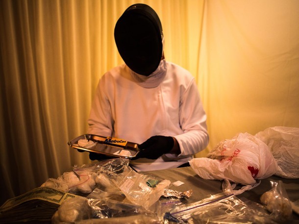 drugwar:  The Dealer A masked NYC dealer with a tray of heroin. New York is America’s