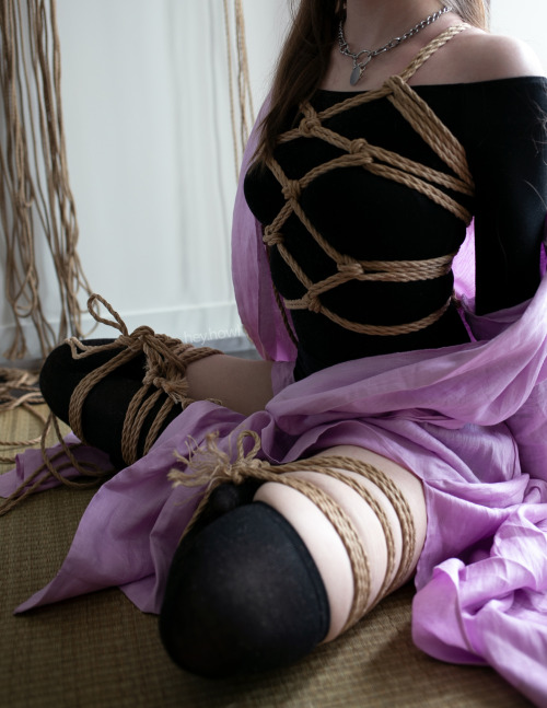 hey-howl:feeling at home, surrounded by ropes • self tie[instagram | twitter | fetlife] 