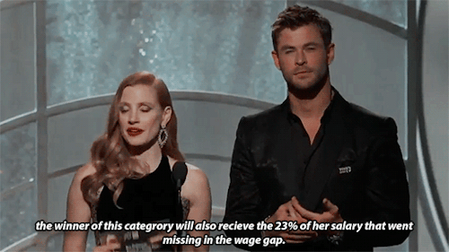 jessica-chastaln:Jessica Chastain and Chris Hemsworth present award to Best Actress in a motion picture, musical, or comedy.