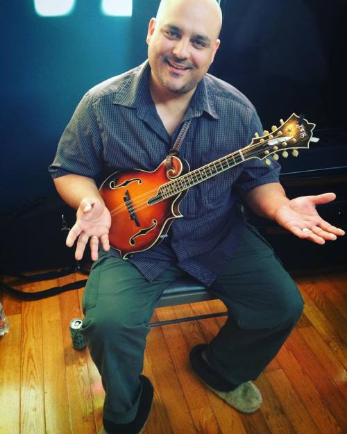 <p>The thing about the #nashvillemandolincamp is that if you tell us that you teach better in your Alaskan slippers, we believe you. #mandolin @fsolivan #bluegrass #nashville  (at Ridgetop, Tennessee)</p>