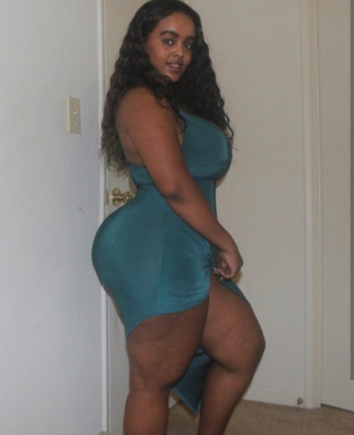 jazziedadd: DeliciouslySexy. Curvy. BootiDelicious Ms MsrTaye