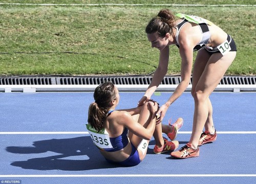 juliyeahh:  book23worm:  Two athletes have provided one of the most inspirational moments of the Rio Olympics so far when they tripped over each other in the women’s 5,000 metres - then helped one another to carry on. American Abbey D'Agnostino and