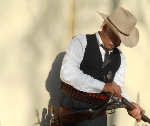 Cowboy fashion, Marshal loading the shotgun