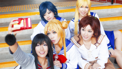 tonyloki:          ✩ Makoto ✩ Minako ✩ Usagi ✩ Ami ✩ Rei ✩  Sailor Moon has been such a huge part of my childhood and I am so, so happy to be able to cosplay this with my darling friends. They’re the best group I’ve ever