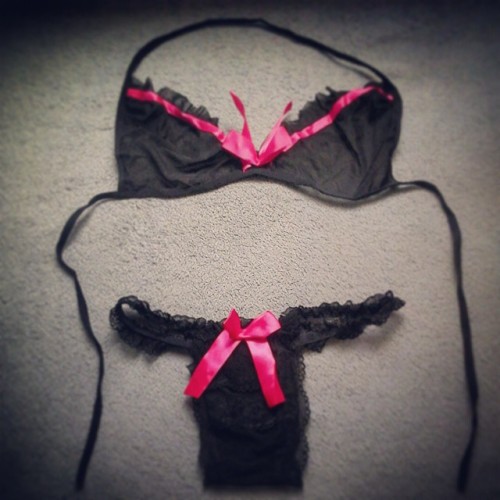 #twopieces #bra #panty #black #fuchsia #ribbon #thong #pervert #ero #ecchi #sexy #porn #sex #hentai 