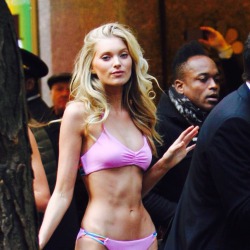 fitgirllivinginabikini:  Elsa Hosk. 