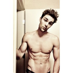queensofbigbrother:  the finer things in life (((Making my blog so much nick related because look at that)))  