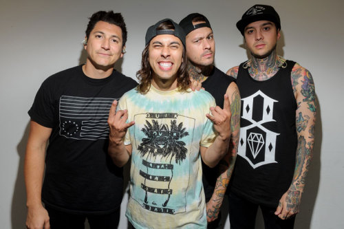 11 AWESOME SHOTS OF PIERCE THE VEIL’S HMV INSTOREBy: James McCauley 