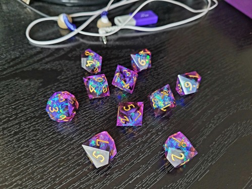 I have to SCREM because @bludoods​ got me these GORGEOUS fucking VtM dice for my birthday and I love