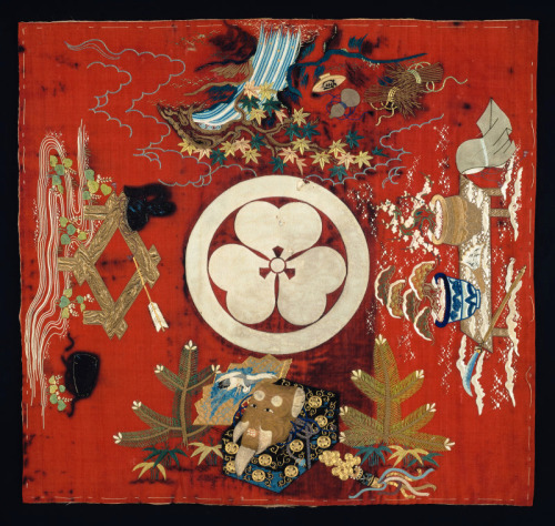 yorkeantiquetextiles:Fukusa (Gift Cover),  late 18th century, JapanMon side: wool, plain weave; appl