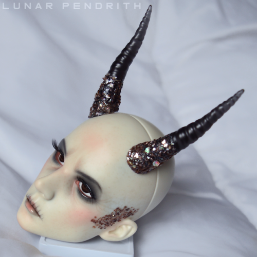 Dollshe Saint (old version ) & Soom Migma HornsFace up by Lunar PendrithClick on the images for 
