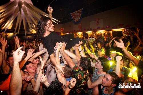 crowdsurf