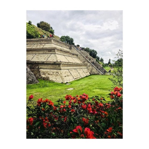 La pirámide de Cholula is the largest pyramid per volume in the world, much bigger than the Egyptian