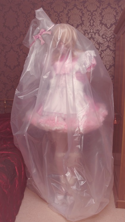 Sex chateaufemmeuk:  Sissy maid cleaning, then pictures