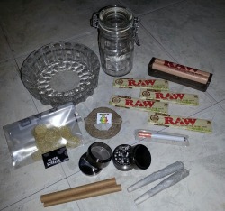 keylime-kush:  MY FIRST GIVEAWAY!!!!!!!!!!!!!!!!!!!!i just hit 3k a few days ago so I thought it’s the perfect time to do my first giveaway ever :)Prizes:Brass Pipe ScreensOne Hitter (cigarette shaped)Hemp Wick 60 ft.4 packs of RAW King Sized Rolling