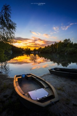 robert-dcosta:  Barque au Sunset by Loubignac