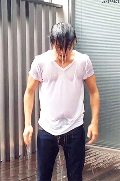 jaggedbiorhythm:  Yonghwa joins the Ice Bucket Challenge (tagged by YDG!)  