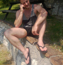 hairybarefootmen:  sir2u: southerncrotch: