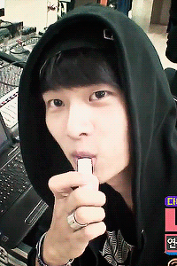 pppinky:  Cha Hakyeon and his lip balm collection: