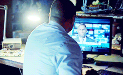 aprilkepners-archive:  arrow meme:  [5/6] characters: john diggle  