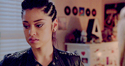 mtvsfakingit:  faking it meme: 2/4 relationships↳ amy and reagan