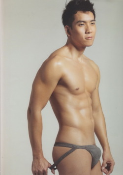 evianguy:  Hawt Asian Stud!