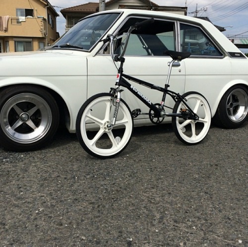 outsidersbmx: @gogokh510 with his Datsun 510 & Kuwahara x Neighborhood Exhibitionism Freestyle B