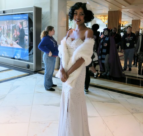 shupie:bidealist:  Tiana from The Princess and the Frog!!  I saw her and was literally frozen in place with how beautiful she was. ;___; wahh~