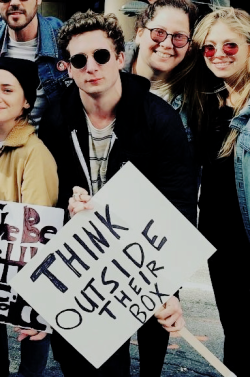 zgallagher:Shameless’ Jeremy Allen White participating in the #WomensMarch.