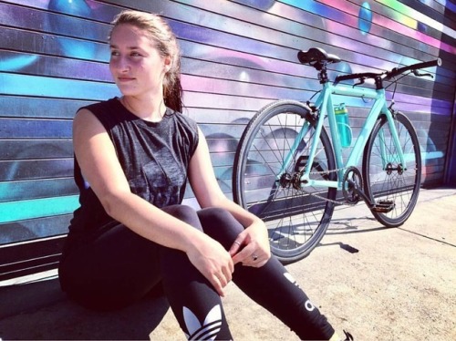 fixiegirls:Repost from @minnowbites Taking a breather in downtown Los Angeles art district, taking i