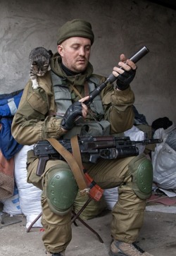 better-dead-than-coward:  fnhfal:  War in Ukraine   There’s nothing in this picture I don’t like.