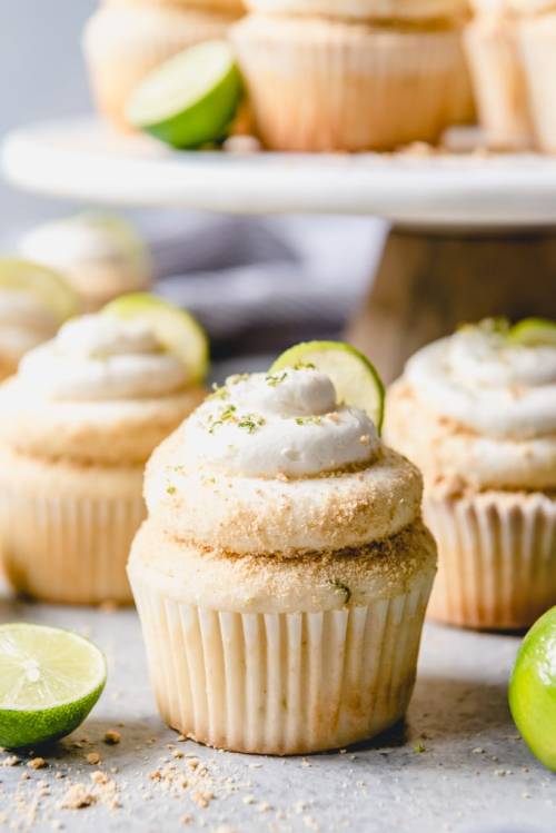 ugly–cupcakes:  KEY LIME CUPCAKES