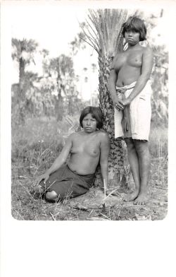 garbospeaks:  Paraguay Chulupi Tribal women.