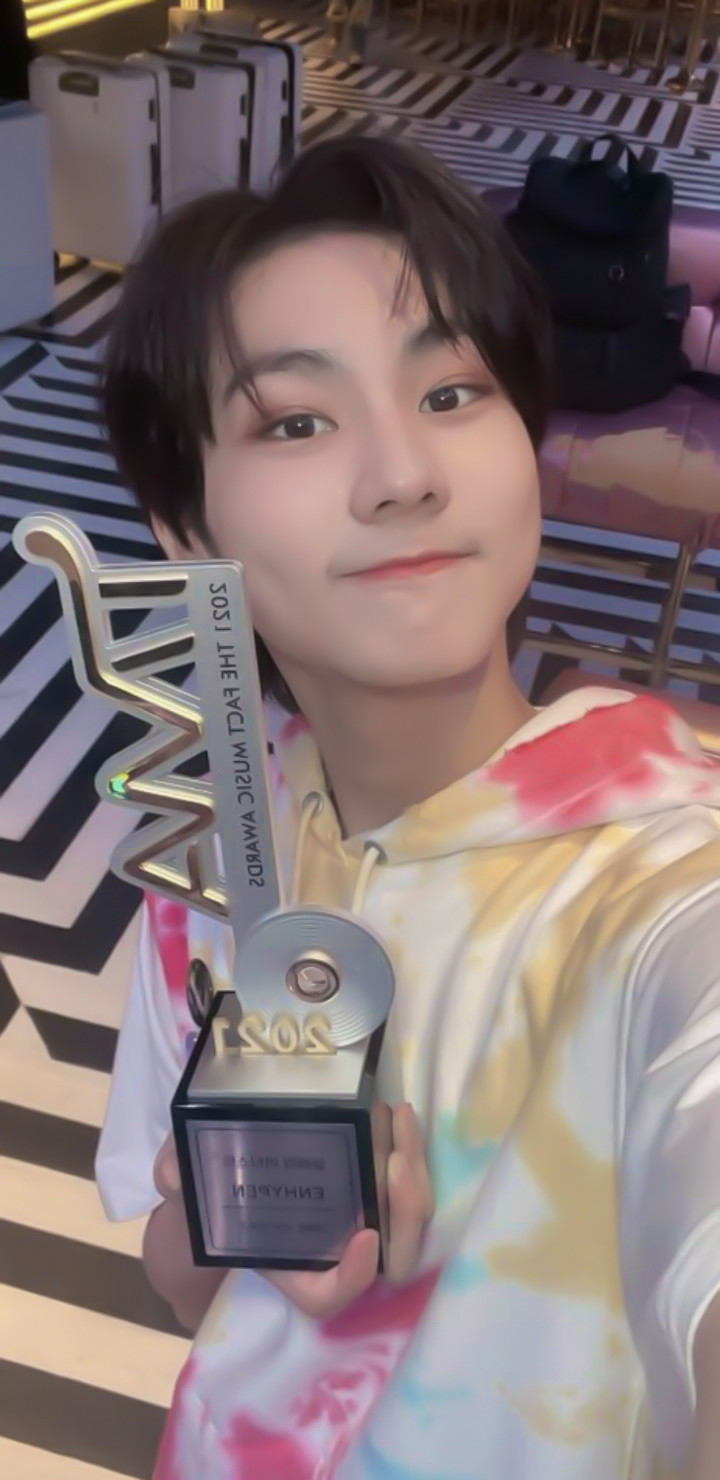 Jungwon Lockscreens (enhypen)