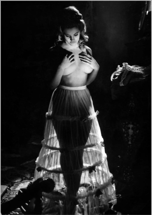 partialboner:  Sylvia Sorrente in “Danza Macabra”, 1963 