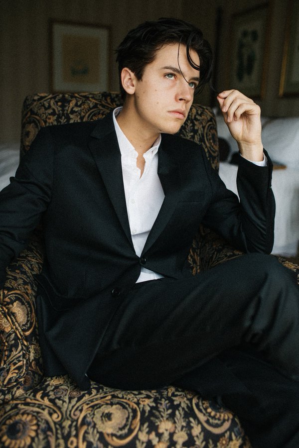 alwayschach-sprouseblog:  OMG !!! … Cole is pure fire         🔥💗   