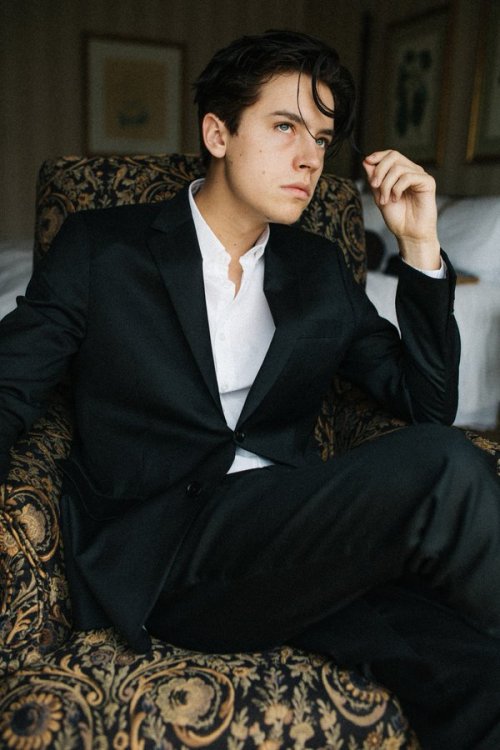 alwayschach-sprouseblog:  OMG !!! … Cole is pure fire         🔥💗      