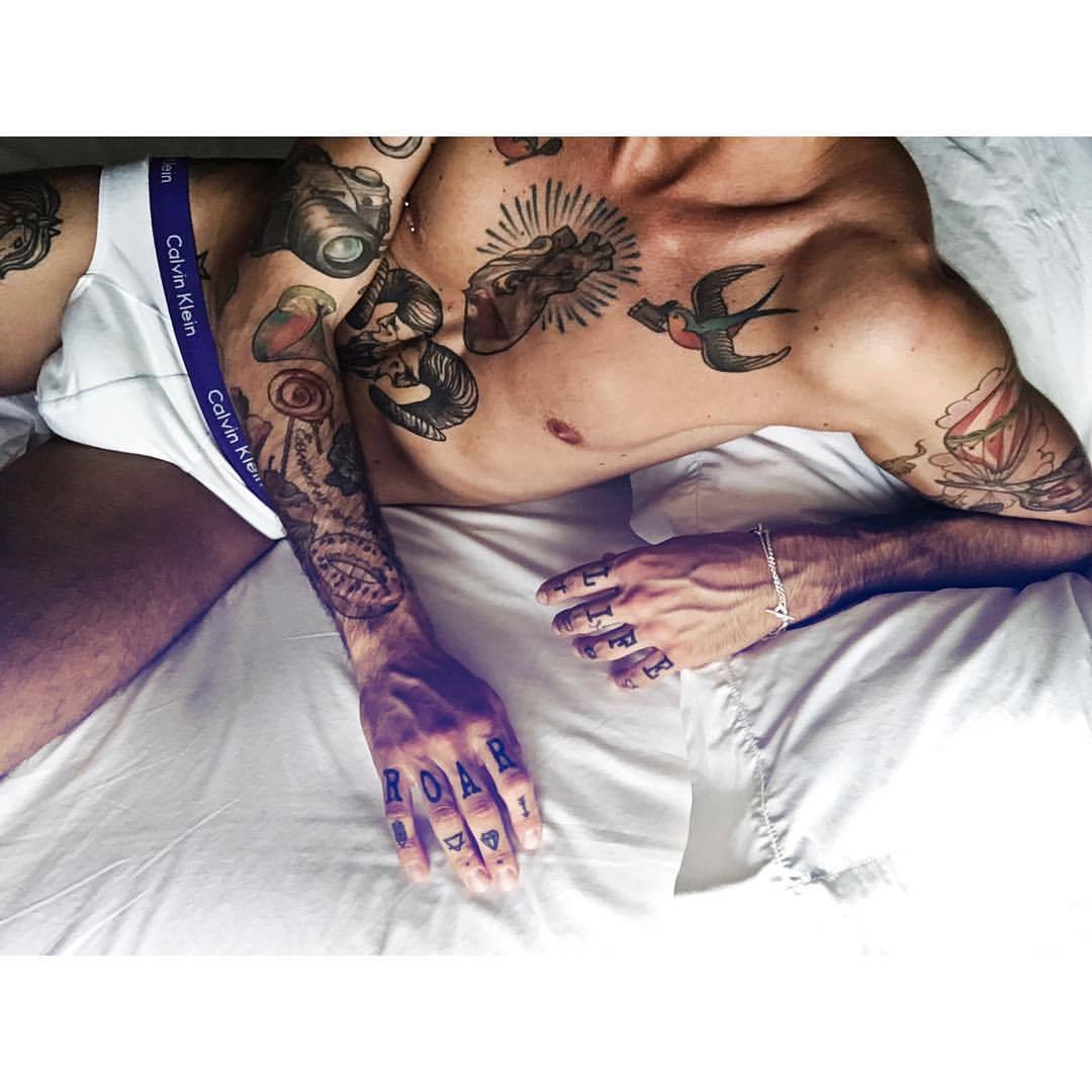 raffaeleiaculliwalker:  my Calvin 😌💙😂 #mycalvin#calvinklein#underwear#slip#white#body#tattoo#tattooed#fingerstattoo#men#instagay#instagood#instamood#instadaily#vibes#bed#bedroom#positivevibes#positive#pointofview#thewalkerlife