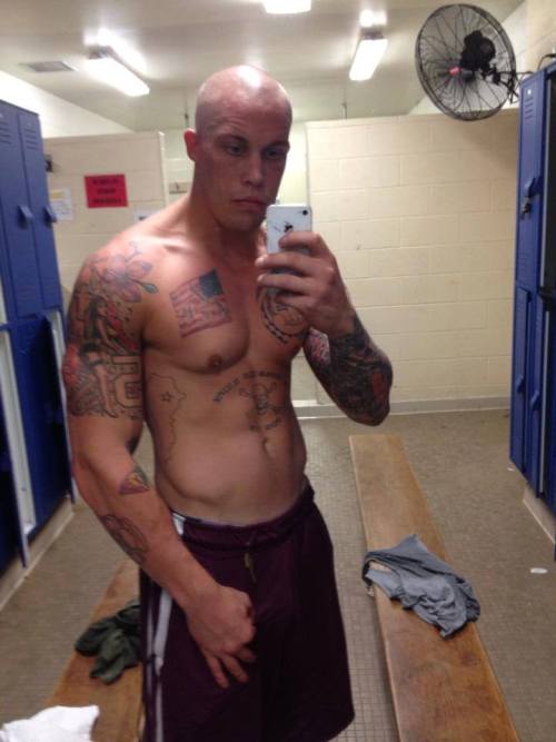 2sthboiz:  hot solider   hot !!!