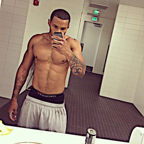verse-caribbean-dude:  hoodsworld:  Vachel Samuels   Hoodsworld claims no ownership of photos posted nor ownership of comments made. Being showcased here is not a statement of anyone’s sexual preference.     Fuck With My Blog ;)   