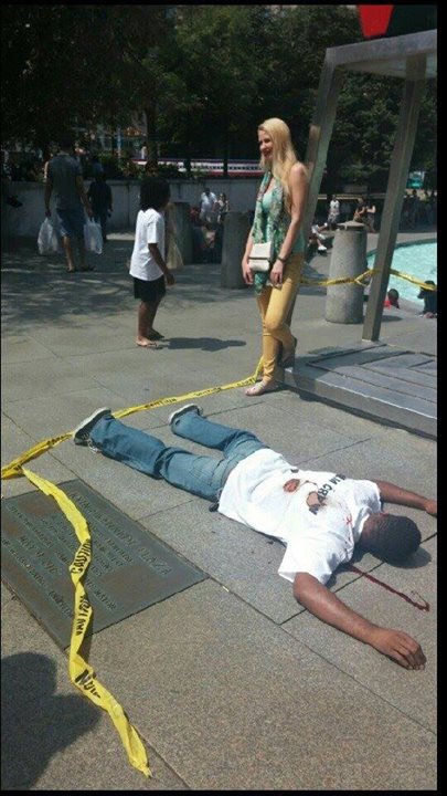 tubesock:  thebluelip-blondie:  ras-al-ghul-is-dead:  A silent protest in Love Park,