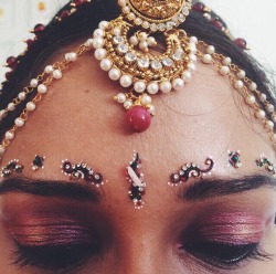 ihopethisgetsto-you:#ReclaimTheBindi \ Because you cannot pick and choose the parts of our culture that appeal to you, then disrespect other aspects.   Dont smirk\laugh at indian women wearing traditional indian clothing in public, then wear a bindi.