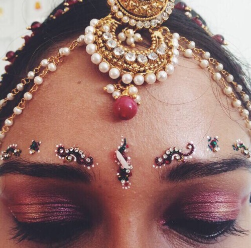 ihopethisgetsto-you:#ReclaimTheBindi \ Because you cannot pick and choose the parts of our culture that appeal to you, then disrespect other aspects.   Dont smirk\laugh at indian women wearing traditional indian clothing in public, then wear a bindi.