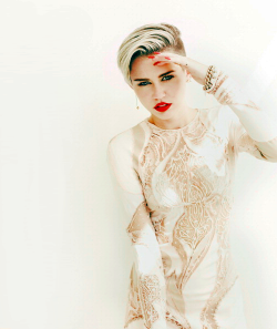 kendall-cyrus:  dopemileyy:  <3  Miley